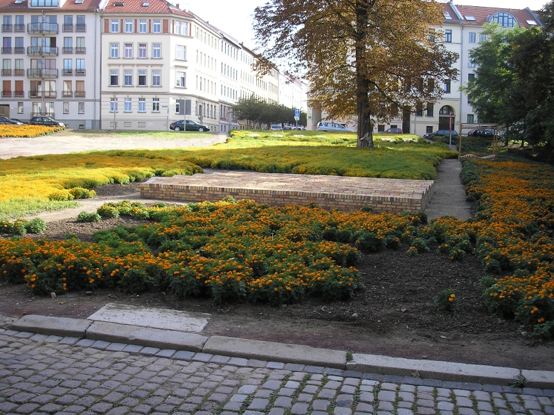 Gärtnerische Lösung für ein ungeklärtes Platzproblem, Halle 2006